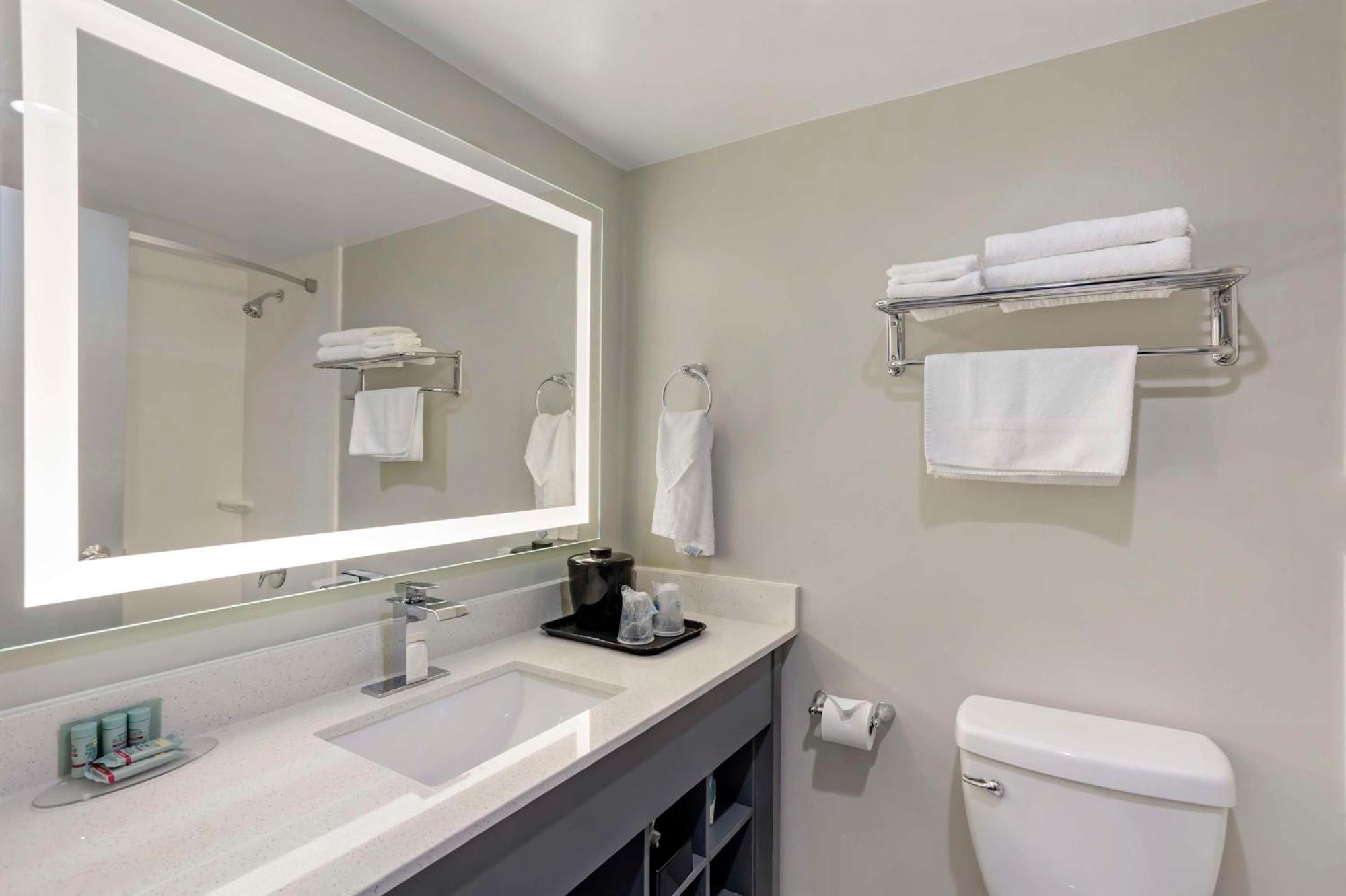 Best Western Rutgers University Hotel East Brunswick Exterior foto